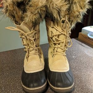 Sorel Joan of Arctic winter boots in beige size 10